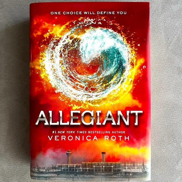 Allegiant Hard Cover Novel - third in the Divergent trilogy - Picture 1 of 2